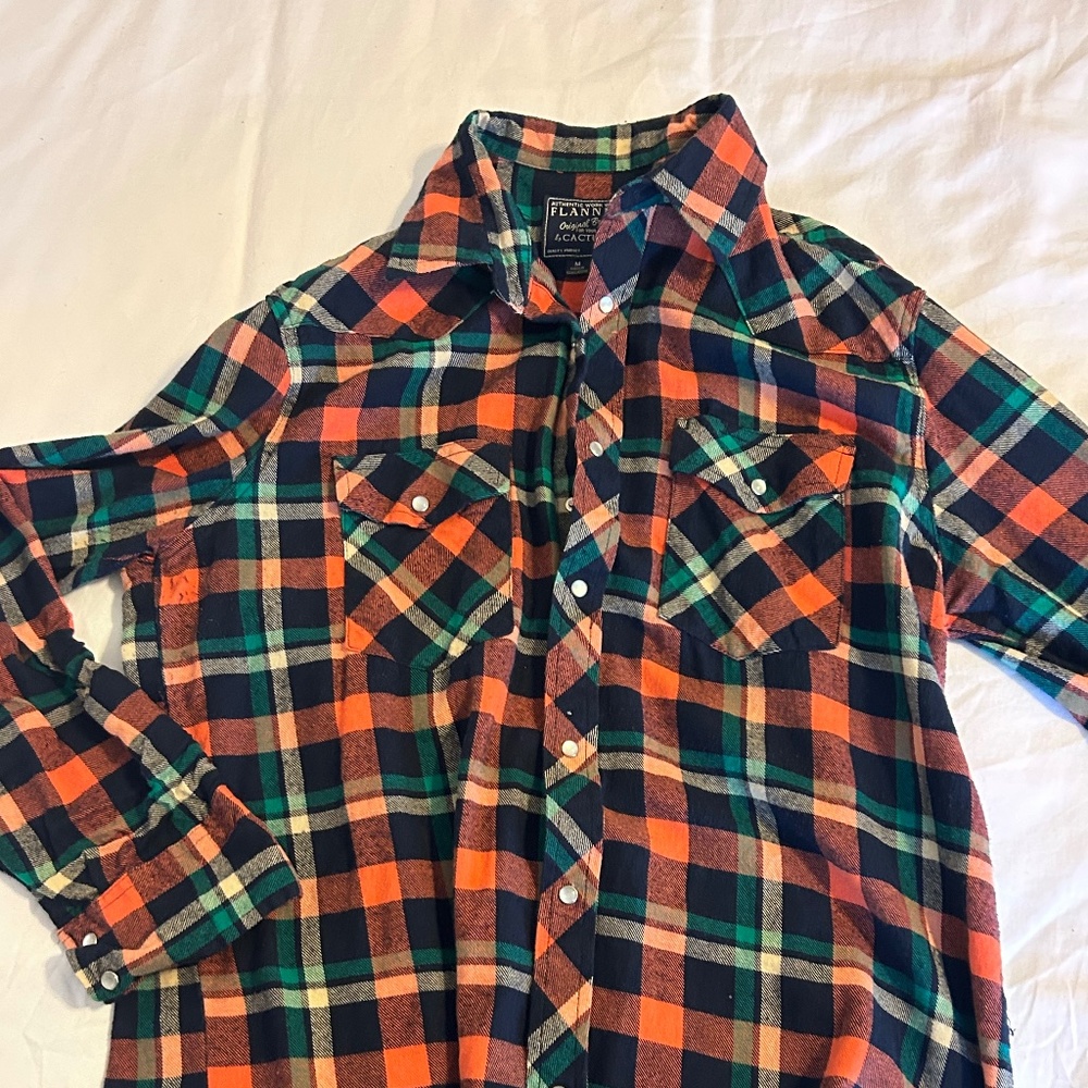 Men's Flannel shirt Size Medium by Catus